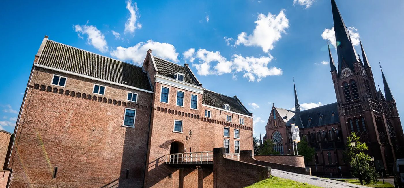 Kasteel Woerden met historische muren en moderne faciliteiten