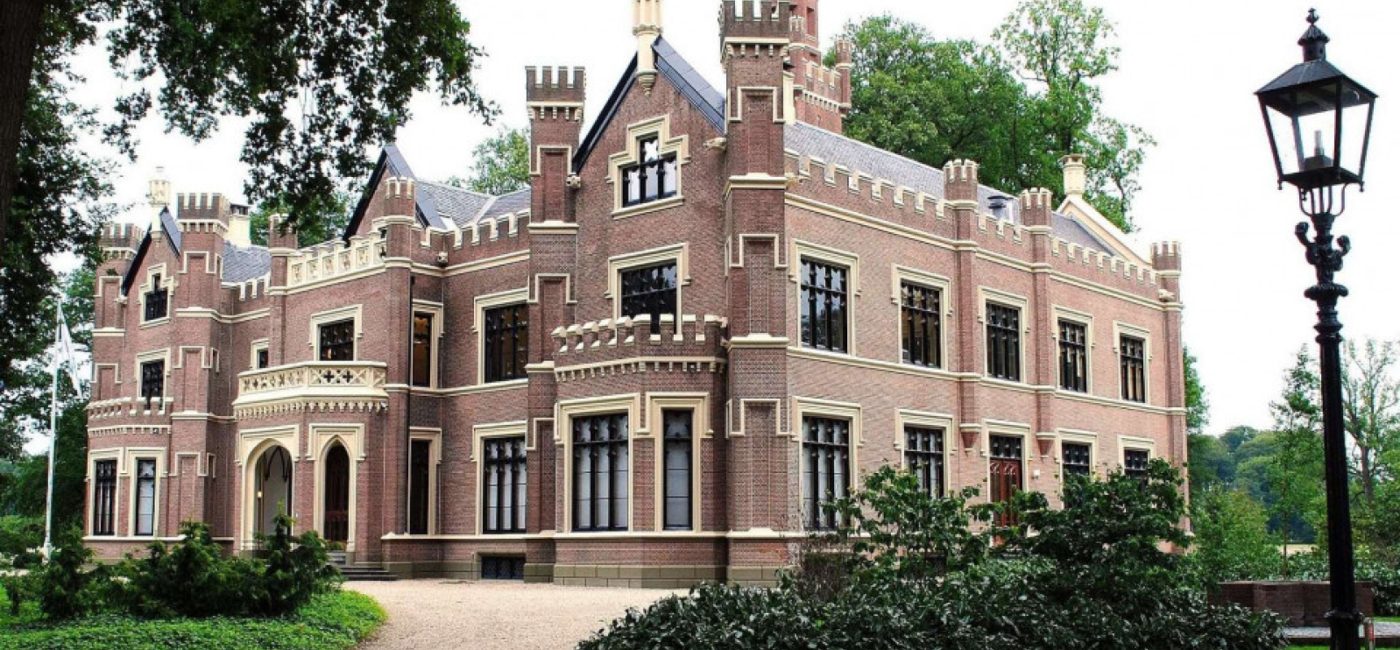 Kasteel De Schaffelaar met neogotische architectuur en landgoed